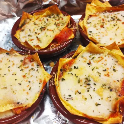 Cazuelitas de lasagna bolognesa
